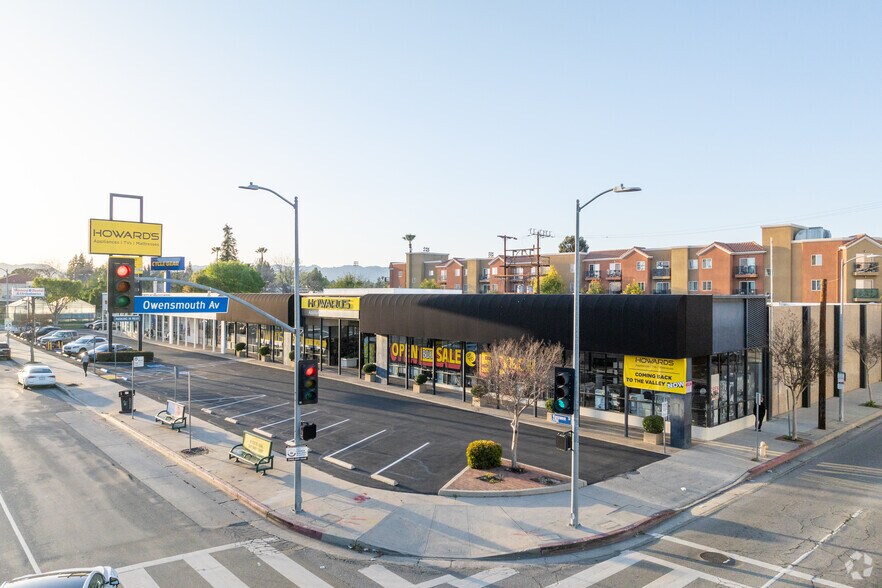 21721-21729 Vanowen St, Canoga Park, CA for lease - Primary Photo - Image 1 of 5