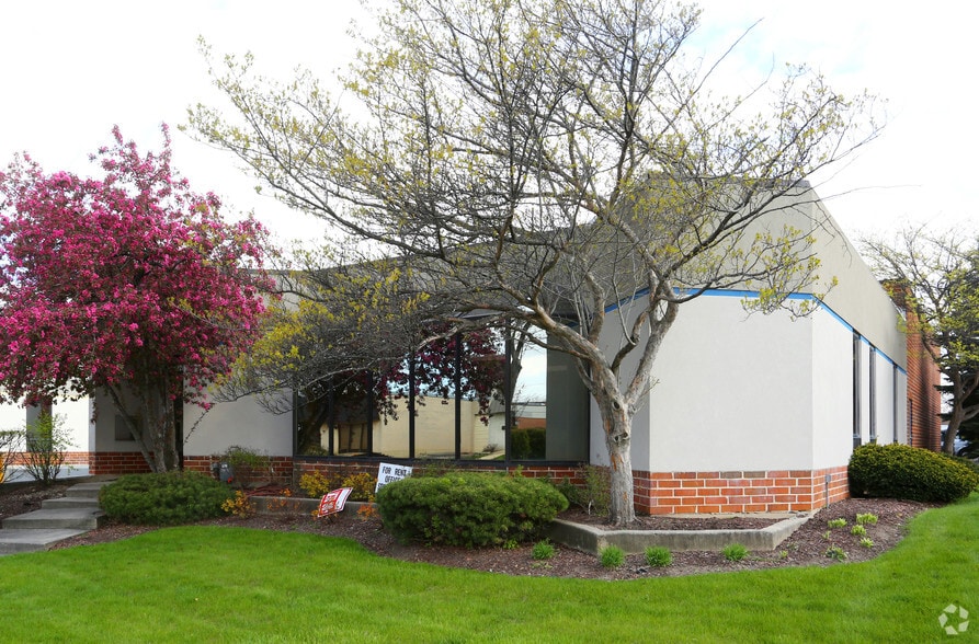 1221 Jarvis Ave, Elk Grove Village, IL for lease - Building Photo - Image 2 of 12