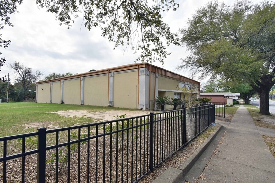610 W Oglethorpe Blvd, Albany, GA for sale - Building Photo - Image 2 of 20