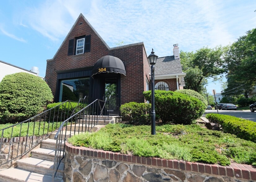 304 Bloomfield Ave, Verona, NJ à louer - Photo du bâtiment - Image 1 de 31