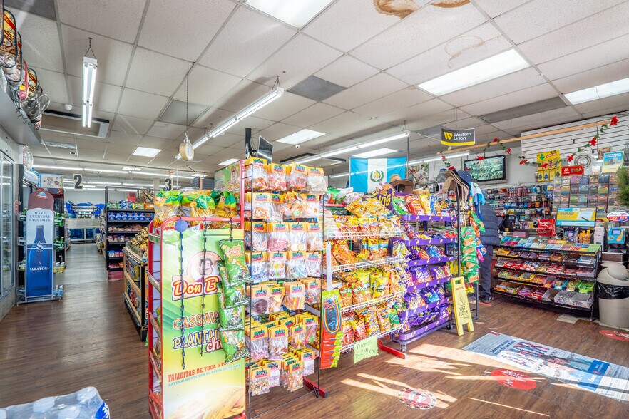 4907 Maplewood Ave, Los Angeles, CA for sale - Interior Photo - Image 2 of 9
