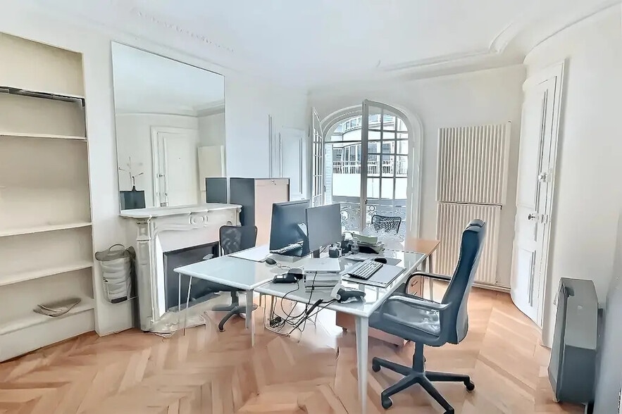 Office in Paris for lease - Interior Photo - Image 3 of 8