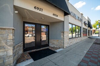 2266 70th St, Wauwatosa, WI à louer Photo intérieure- Image 2 de 21