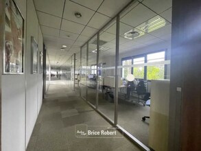 Office in Saint-Priest for lease Interior Photo- Image 2 of 3