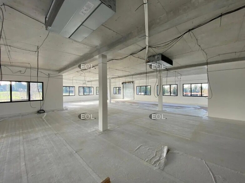 Bureau dans Éguilles à louer - Photo du bâtiment - Image 2 de 17