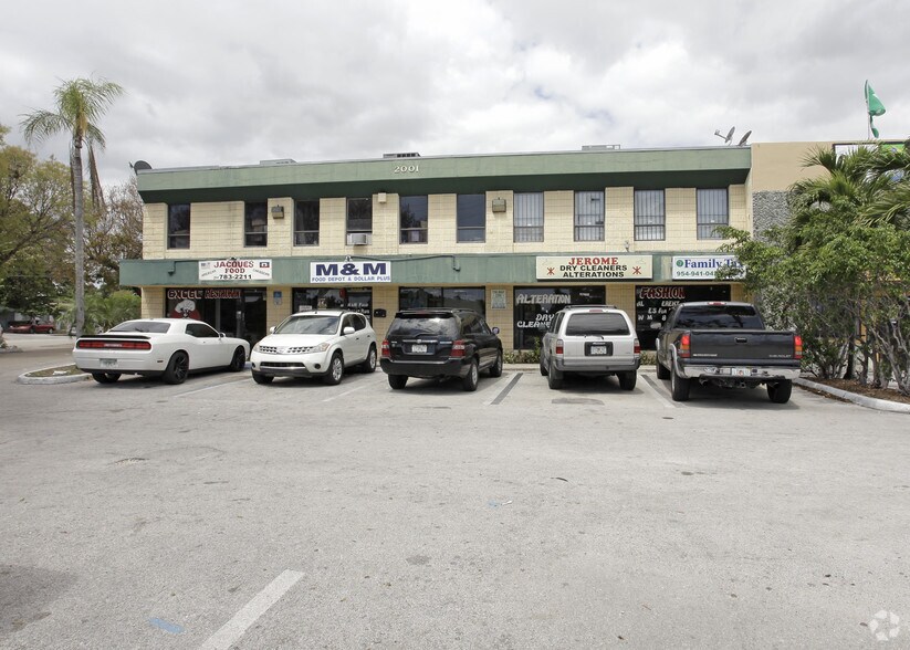 2001 N Dixie Hwy, Pompano Beach, FL à louer - Photo du bâtiment - Image 2 de 23