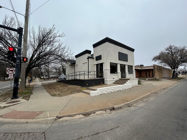 303 N Hillside St, Wichita, KS for lease - Building Photo - Image 2 of 3