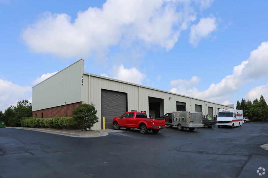 2258 Holly Springs Pky, Holly Springs, GA for lease - Building Photo - Image 3 of 5