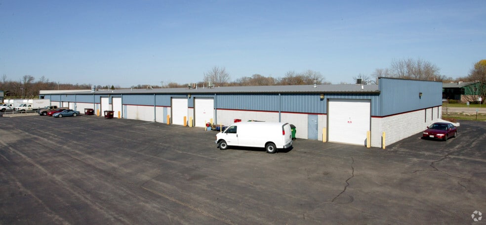 W182S8335 Racine Ave, Muskego, WI for lease - Building Photo - Image 2 of 4