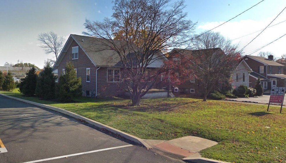 24 S Trooper Rd, Norristown, PA for lease - Building Photo - Image 3 of 8