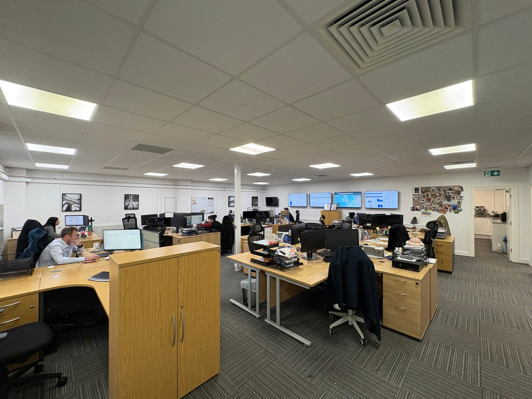 Hoyle Rd, Calverton for lease Interior Photo- Image 1 of 5