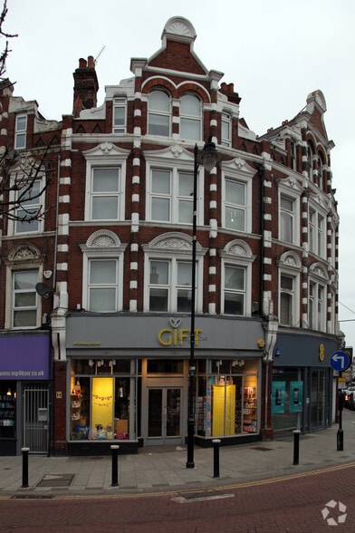 14 Topsfield Para, London for lease - Building Photo - Image 3 of 8