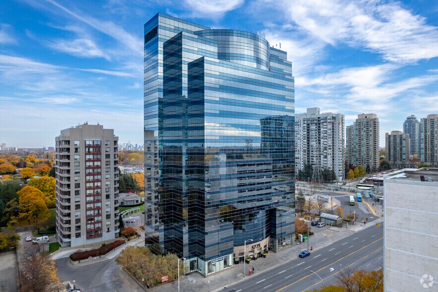 5775 Yonge St, Toronto, ON à louer - Photo du bâtiment - Image 1 de 4