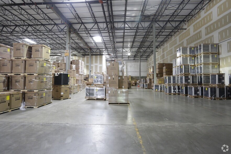 1101 Hampton Park Blvd, Capitol Heights, MD for lease - Interior Photo - Image 2 of 14