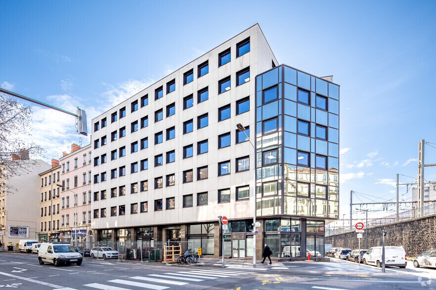 Office in Lyon for lease - Primary Photo - Image 1 of 4