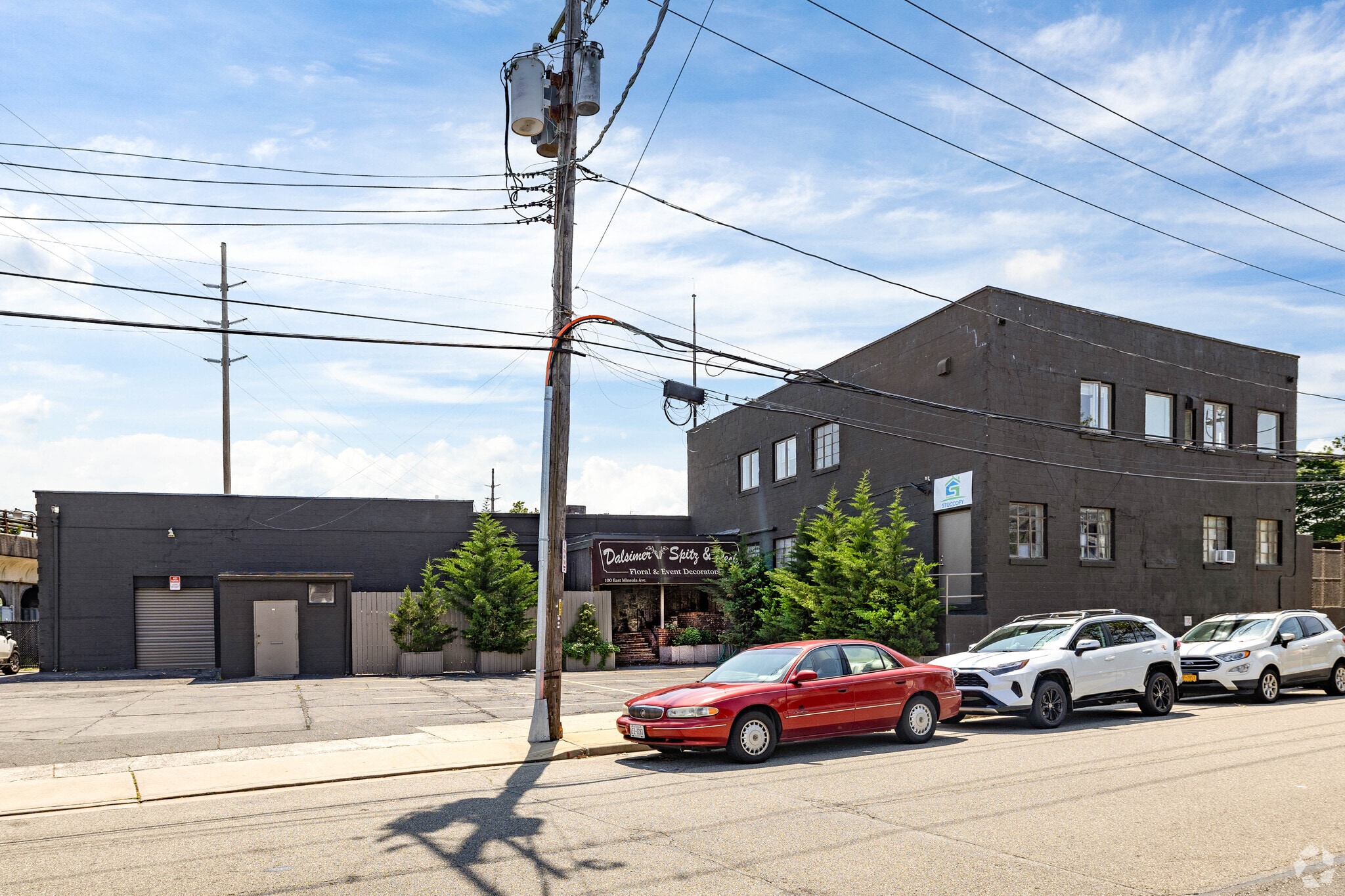 100 E Mineola Ave, Valley Stream, NY for lease Primary Photo- Image 1 of 10