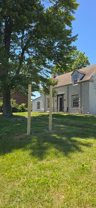 Plus de détails pour 4502 Fegenbush Ln, Louisville, KY - Spécialité à vendre