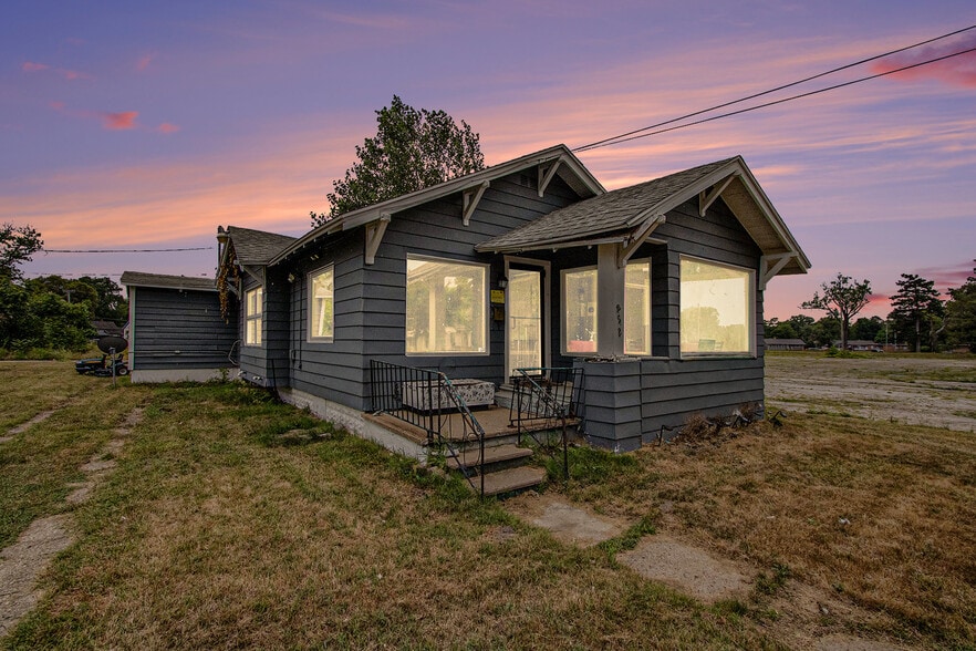 952 Pipestone St, Benton Harbor, MI à vendre - Photo du bâtiment - Image 1 de 16