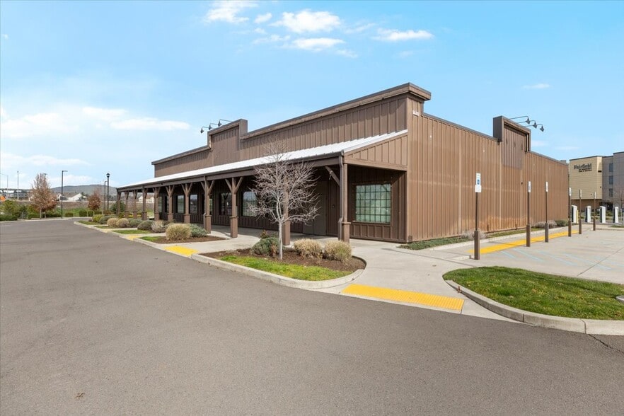 1445 Center Dr, Medford, OR for lease - Building Photo - Image 1 of 45