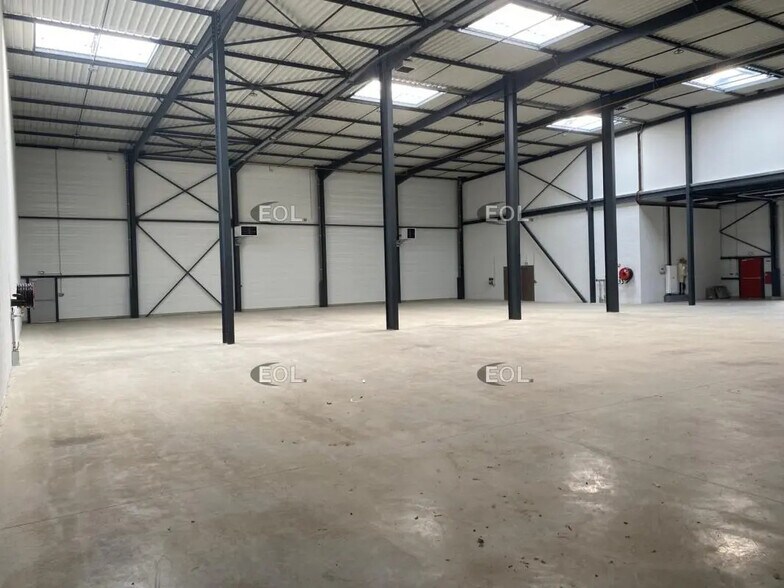 Industrial in Heyrieux for lease - Interior Photo - Image 2 of 14