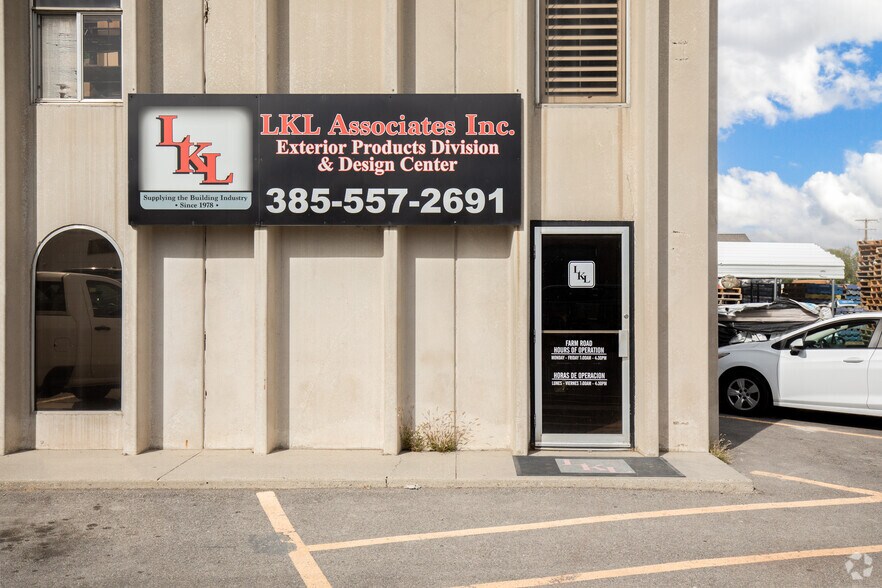 4133 W Farm Rd, West Jordan, UT à louer - Photo du bâtiment - Image 3 de 4