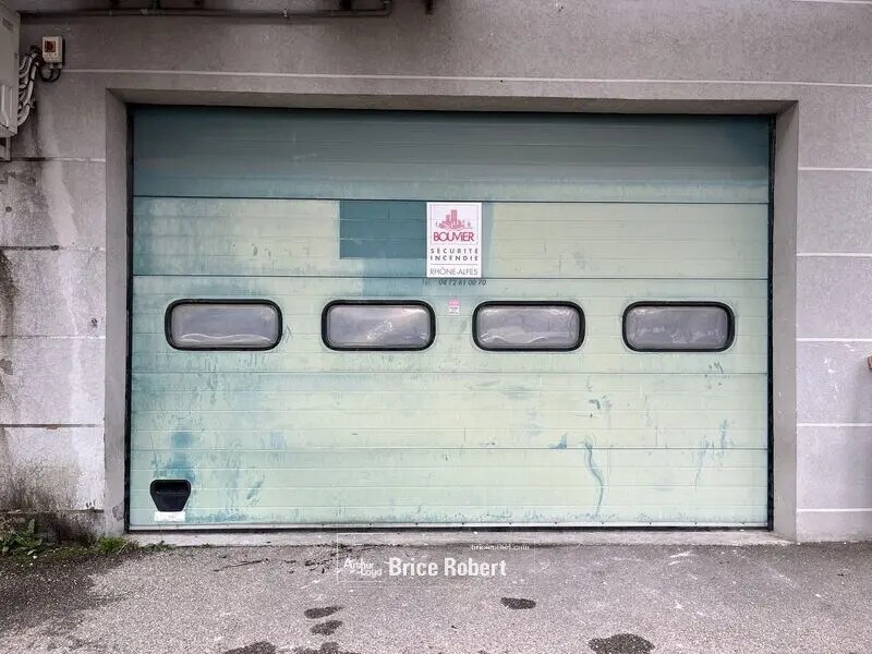 Flex in Bron for sale Building Photo- Image 1 of 7