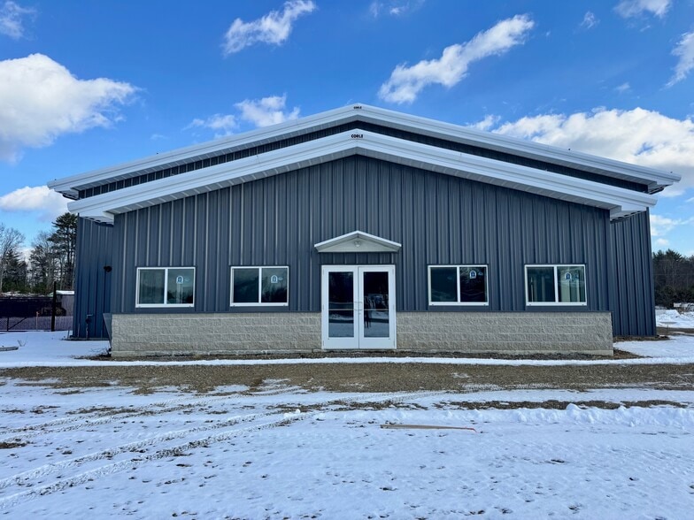 7A Industry dr, Berwick, ME for lease - Primary Photo - Image 1 of 8