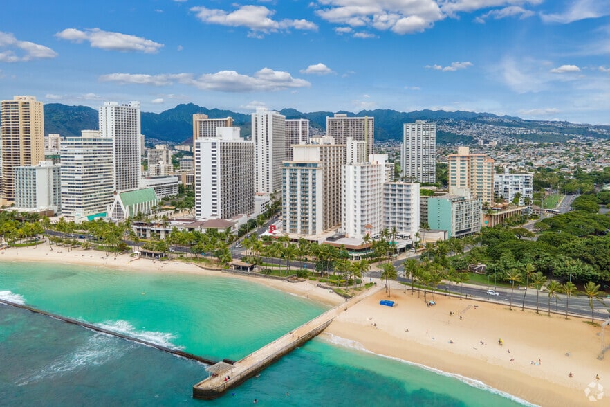 2570 Kalakaua Ave, Honolulu, HI à louer - Aérien - Image 2 de 12
