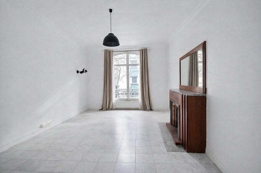 Office in Paris for lease - Interior Photo - Image 2 of 7