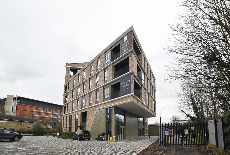 1 Silver Rd, London for lease - Building Photo - Image 1 of 1