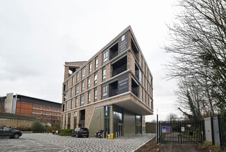 Plus de détails pour 1 Silver Rd, Londres - Commerce de détail à louer