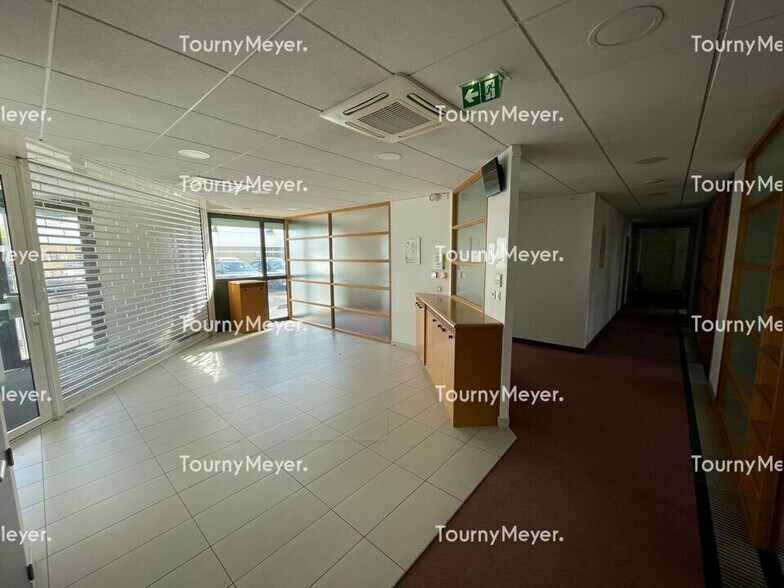 Retail in Rennes for lease - Interior Photo - Image 2 of 9