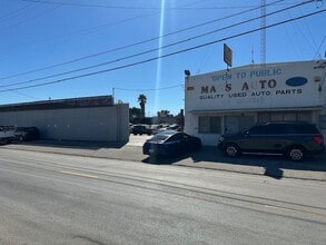 8751 Bradley Ave, Sun Valley, CA à louer Photo du bâtiment- Image 1 de 7