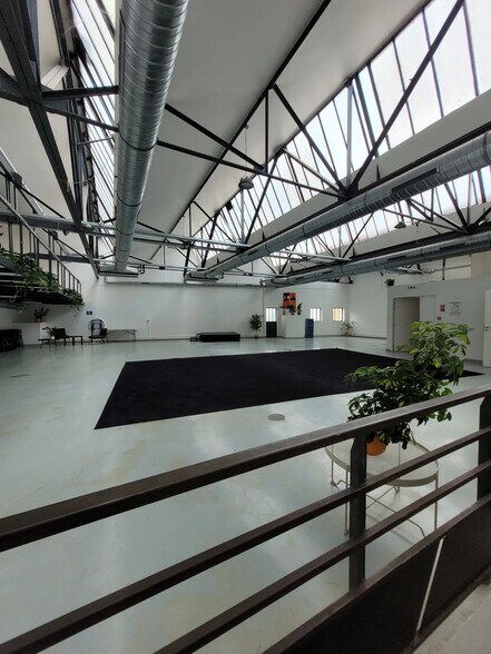 Office in Lyon for sale - Building Photo - Image 1 of 7