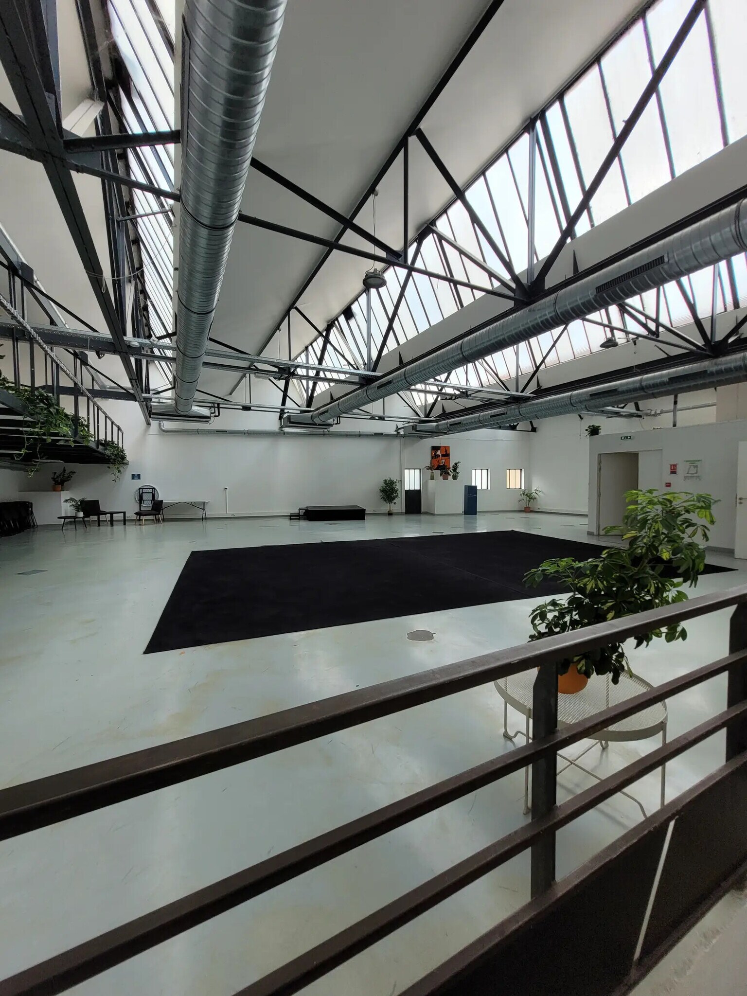 Office in Lyon for sale Building Photo- Image 1 of 8