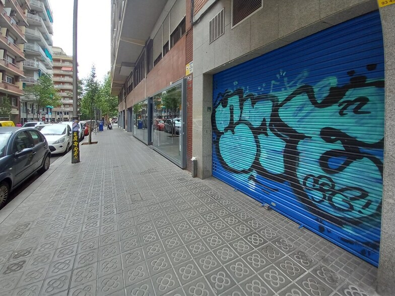 Immeuble residentiel dans Barcelone, Barcelona à vendre - Photo du bâtiment - Image 2 de 3