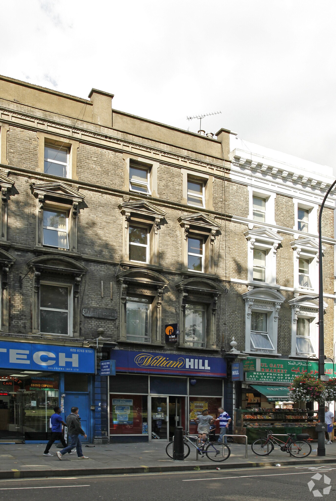 136 Uxbridge Rd, Londres à vendre Photo du bâtiment- Image 1 de 5