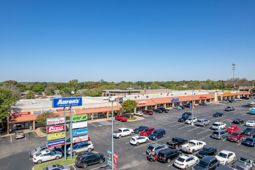 9616 N Lamar Blvd, Austin, TX à louer - Photo du bâtiment - Image 1 de 14