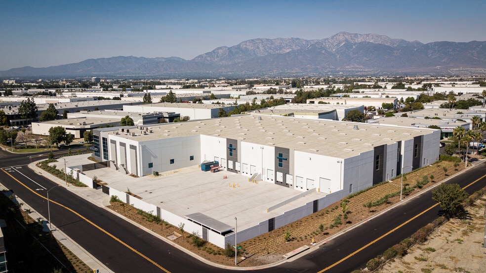 981 S Wanamaker Ave, Ontario, CA for lease - Building Photo - Image 3 of 4