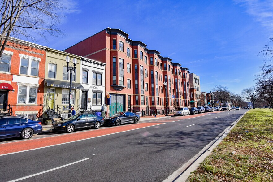 1210 Pennsylvania Ave SE, Washington, DC à vendre - Photo principale - Image 1 de 69
