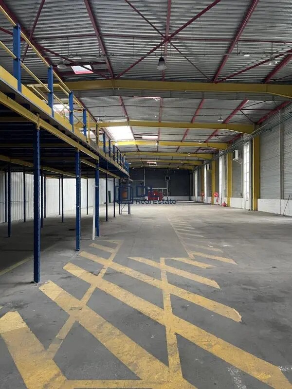 Industrial in Créteil for lease Interior Photo- Image 1 of 4