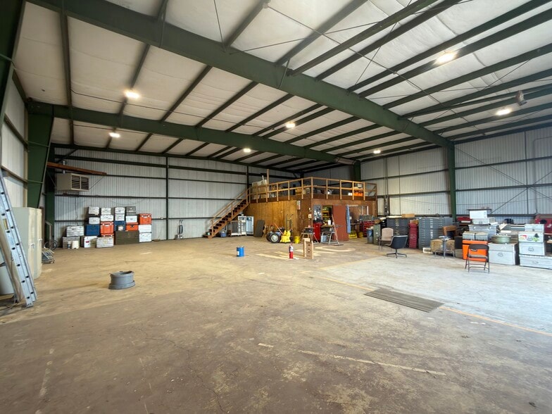 28723 Grumman dr, Eugene, OR for sale - Building Photo - Image 3 of 8
