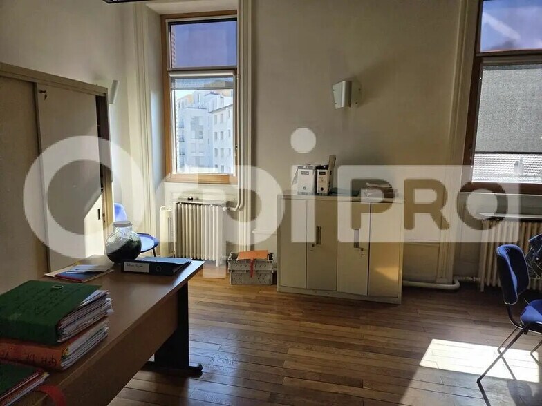 Office in Villefranche-sur-Saône for lease - Interior Photo - Image 1 of 8