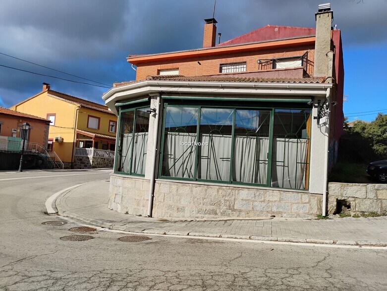 Commerce de détail dans Fresnedillas de la Oliva, Madrid à louer - Photo du bâtiment - Image 1 de 1