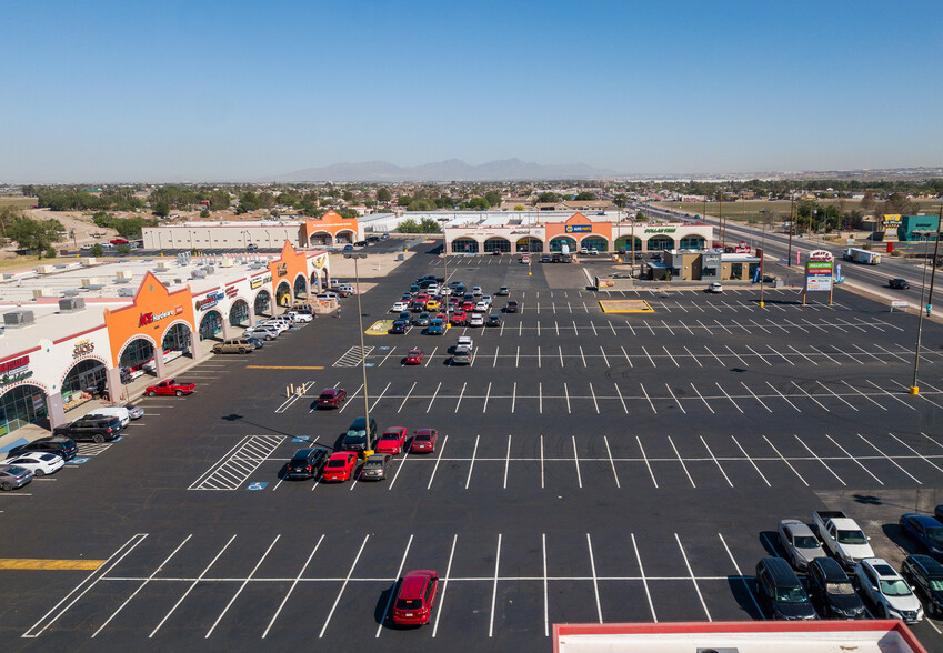 Fiesta Mercado Shopping Center portfolio of 6 properties for sale on LoopNet.ca - Building Photo - Image 2 of 19