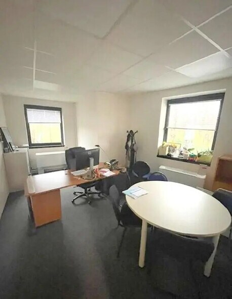 Office in Le Pecq for lease - Interior Photo - Image 3 of 15