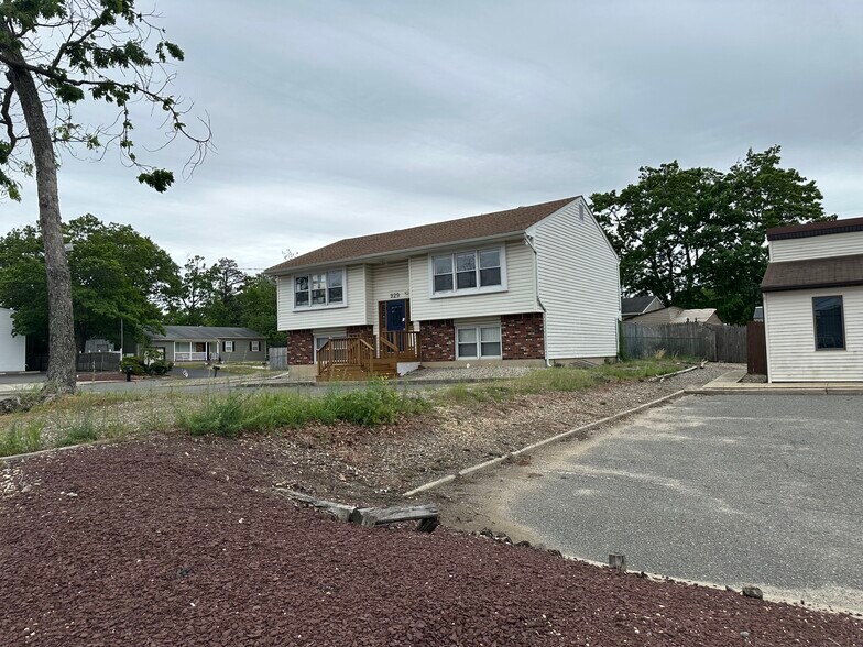 929 Lacey Rd, Forked River, NJ à vendre - Photo du bâtiment - Image 3 de 14