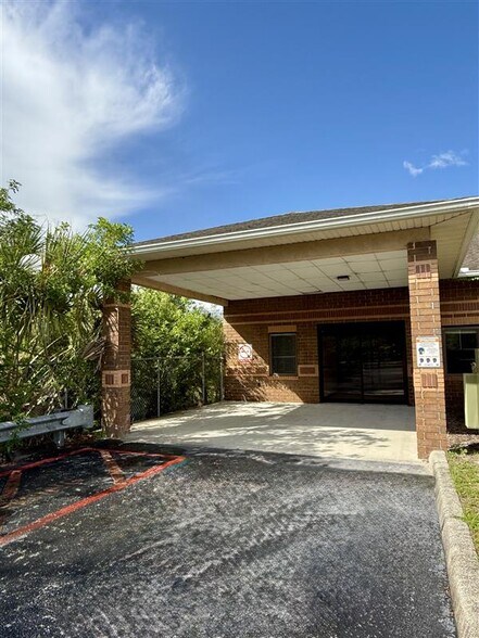 9912 Little Rd, New Port Richey, FL à louer - Photo du bâtiment - Image 3 de 21