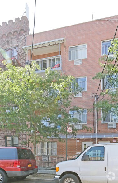 10822 38th Ave, Corona, NY à vendre - Photo principale - Image 1 de 1
