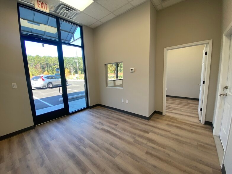 512 Miles Jamison Rd, Summerville, SC for lease - Building Photo - Image 2 of 8